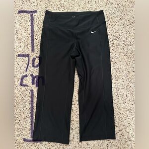 Nike Black Dry-fit Cropped Leggings in Size XS